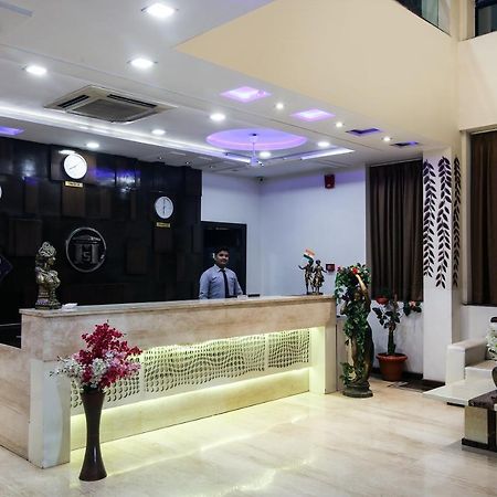 אגרה Hotel Madhushrie מראה חיצוני תמונה