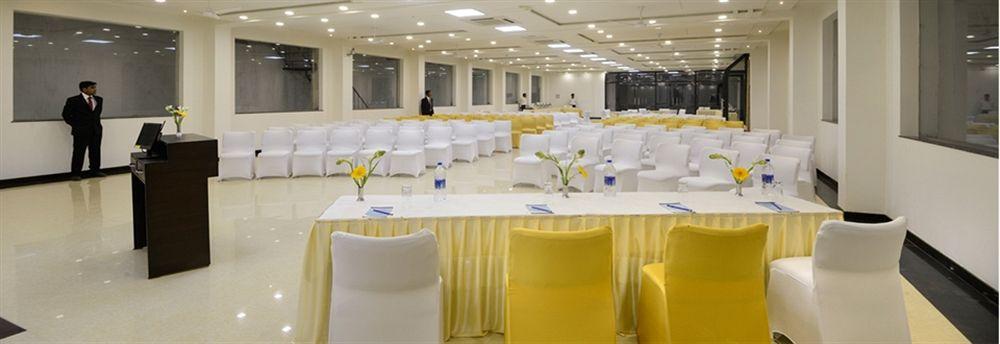 אגרה Hotel Madhushrie מראה חיצוני תמונה