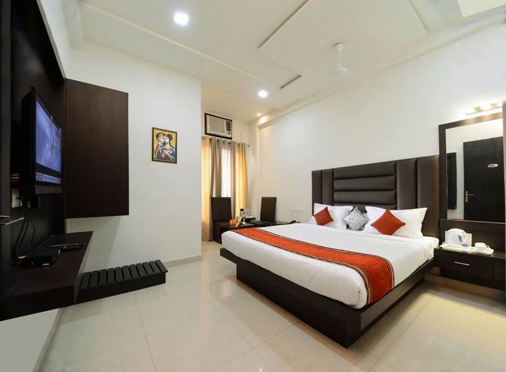 אגרה Hotel Madhushrie מראה חיצוני תמונה